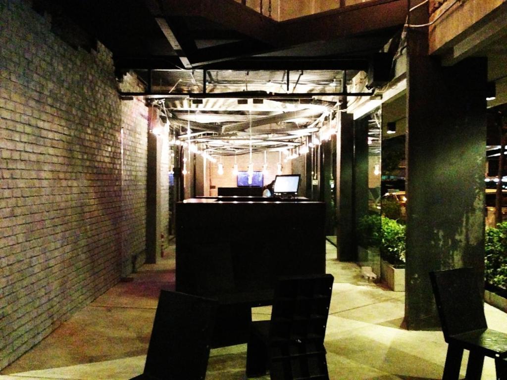 Thrive The Hostel : Patpong By The Belle 방콕 외부 사진